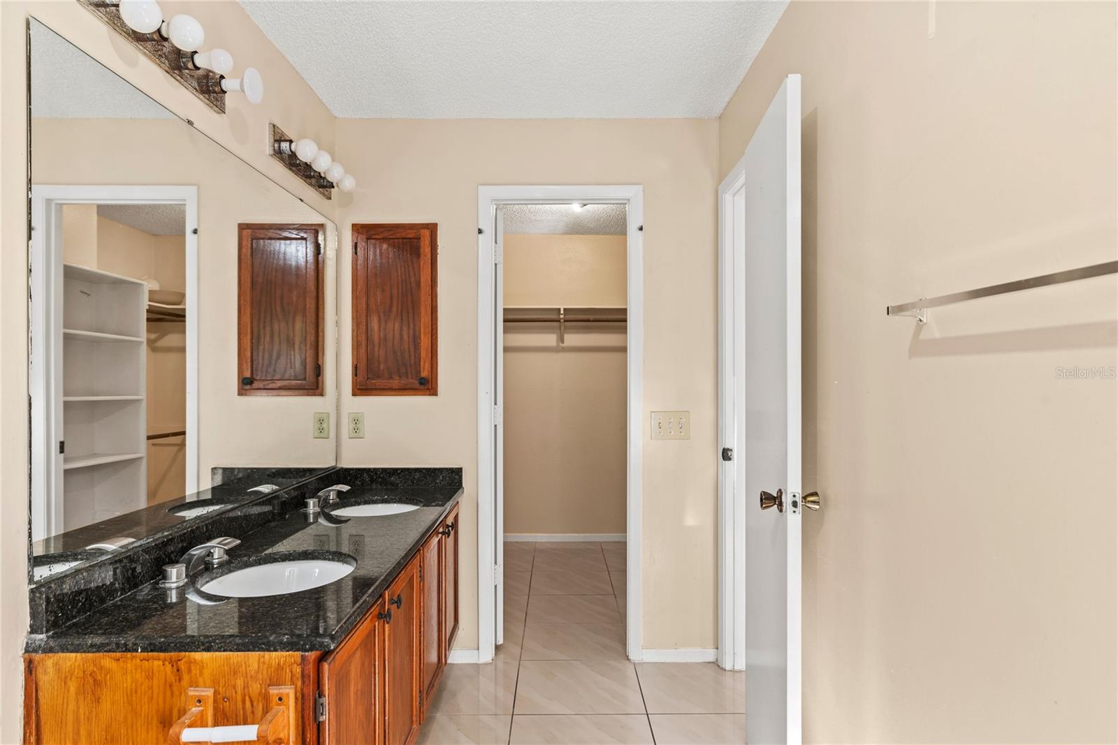 Image 19 of 39 For 1023 Mckinnon Avenue