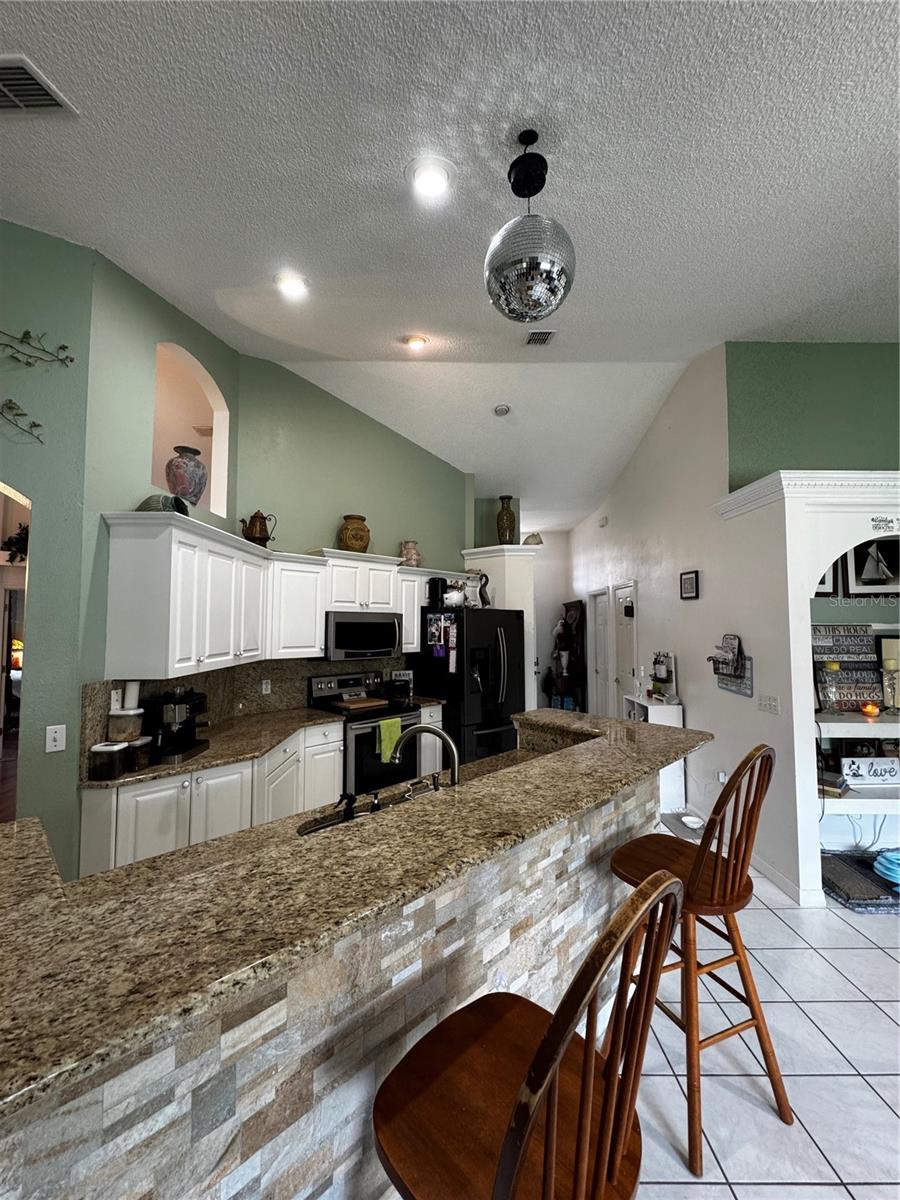 Image 10 of 23 For 2056 Courtland Boulevard