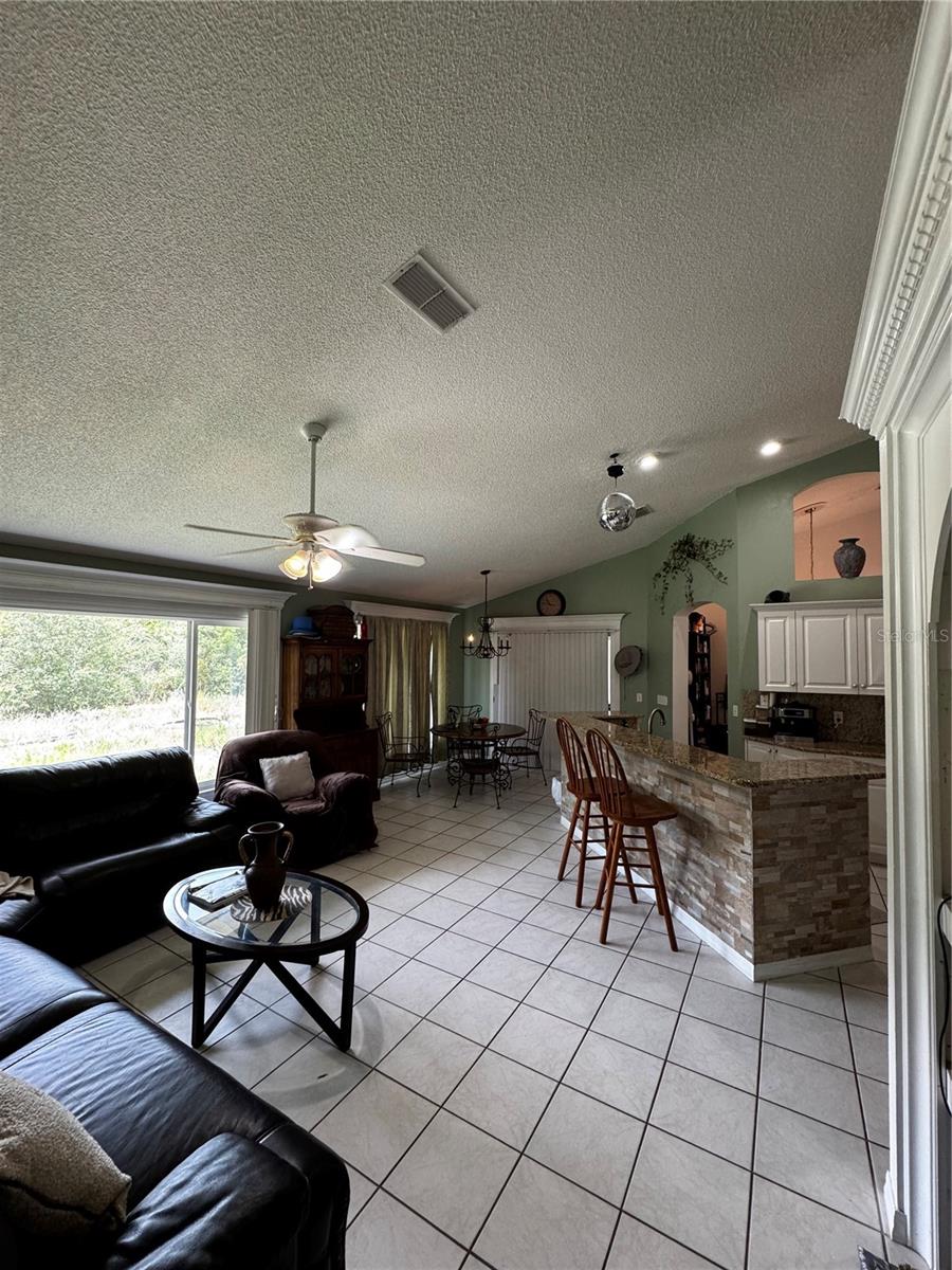 Image 14 of 23 For 2056 Courtland Boulevard