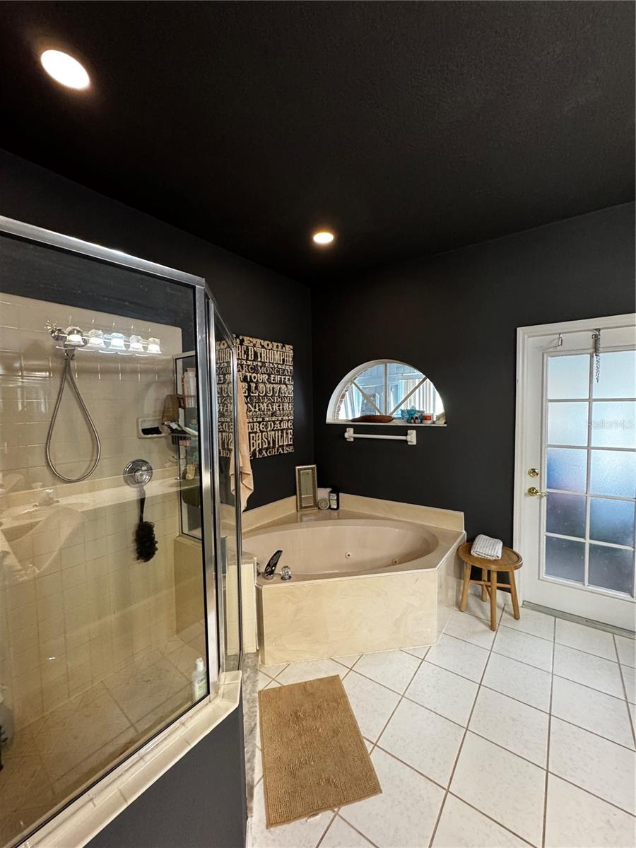 Image 18 of 23 For 2056 Courtland Boulevard