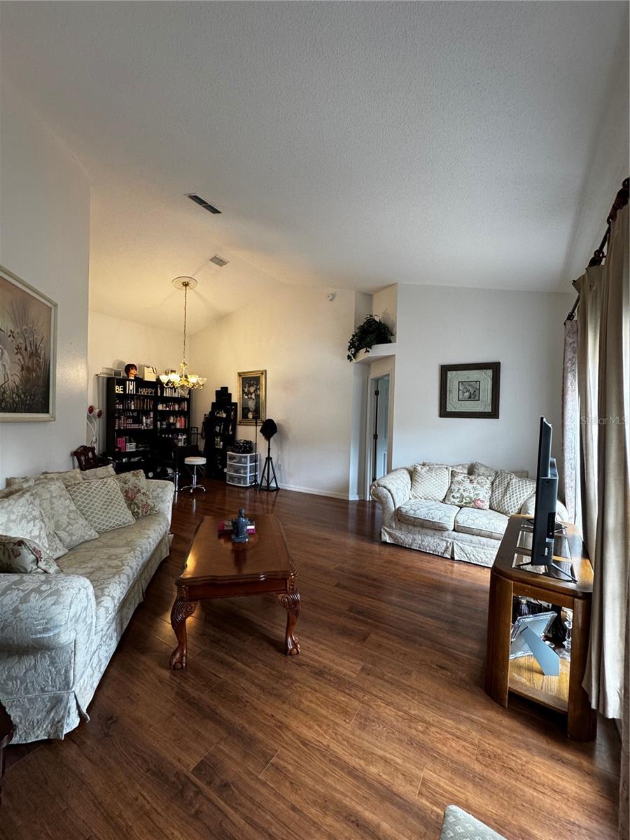 Image 6 of 23 For 2056 Courtland Boulevard