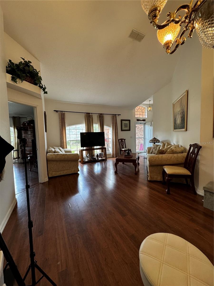 Image 7 of 23 For 2056 Courtland Boulevard