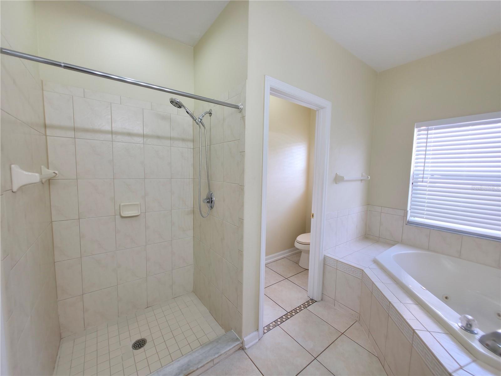 Image 10 of 20 For 1527 Derby Glen Drive