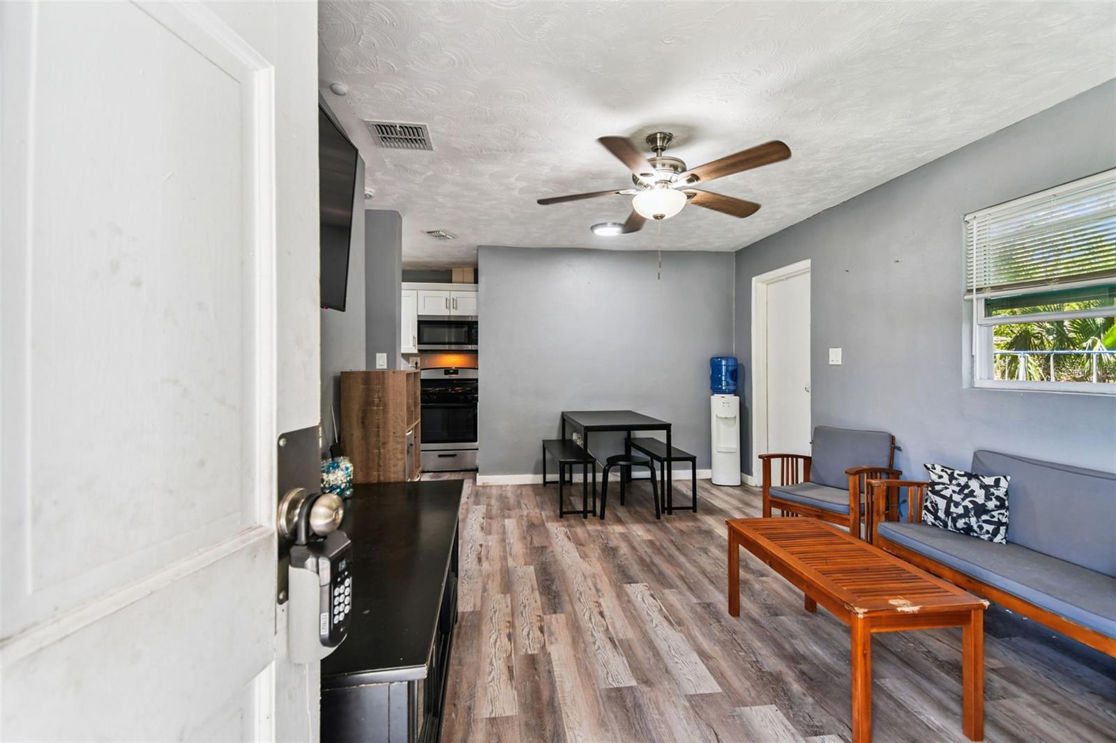 Image 3 of 33 For 1615 Jefferson Drive