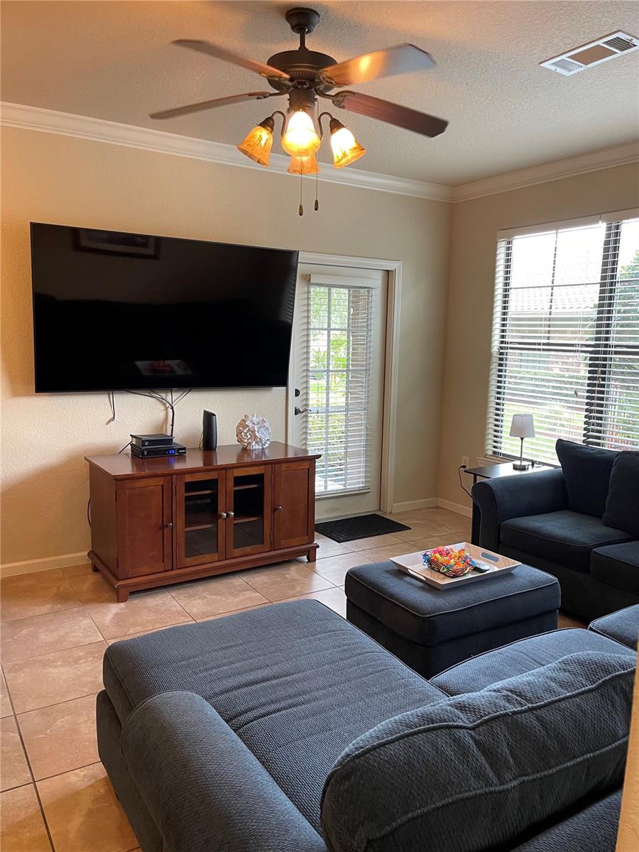 Image 13 of 25 For 904 Charo Parkway 516