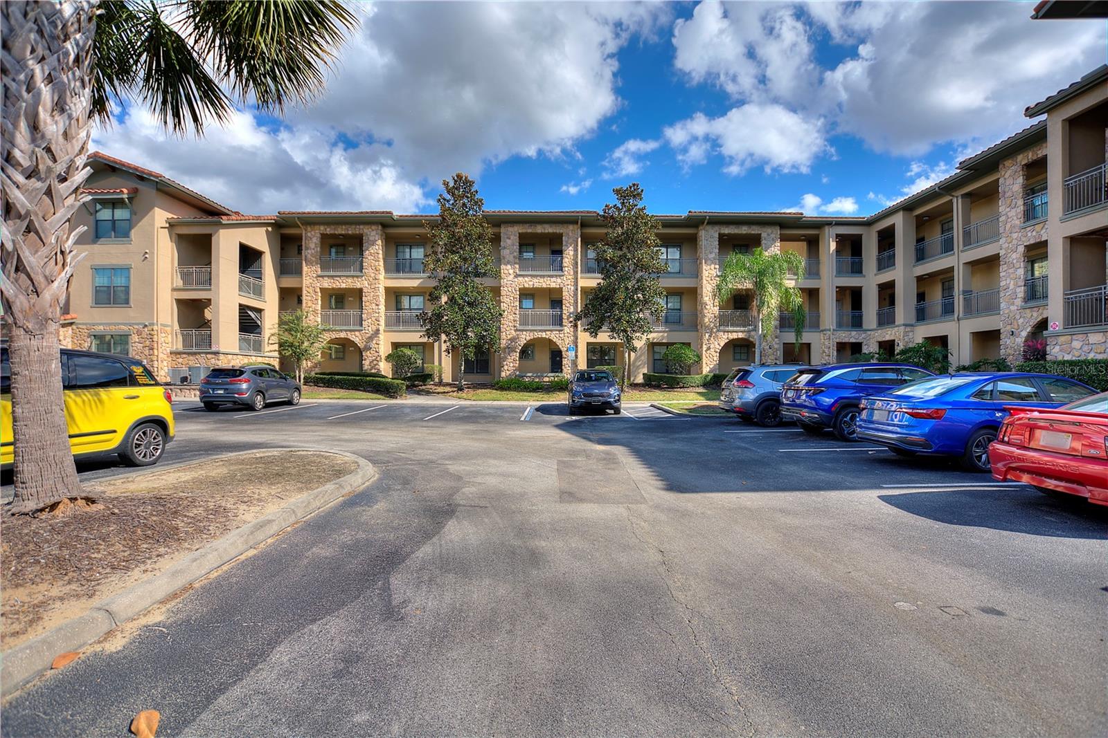 Image 23 of 25 For 904 Charo Parkway 516