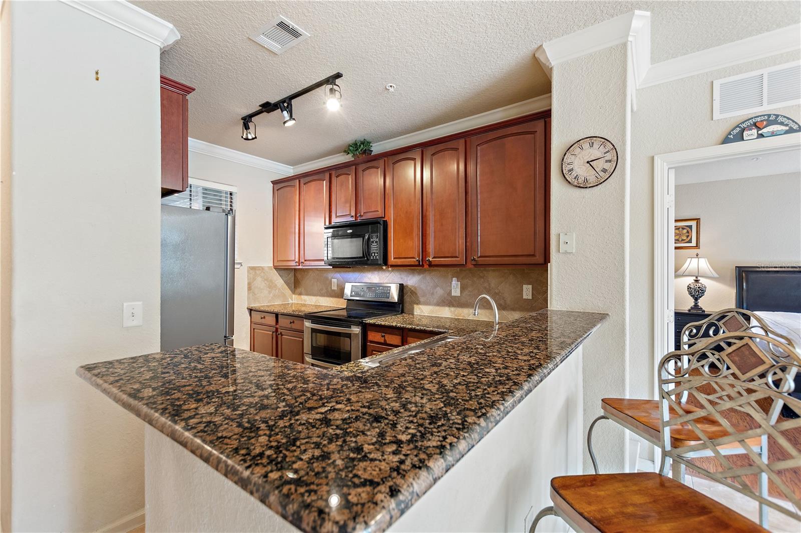 Image 5 of 25 For 904 Charo Parkway 516