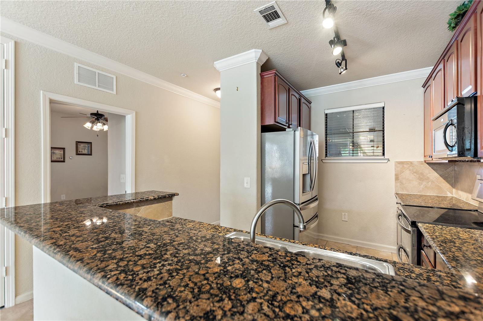 Image 6 of 25 For 904 Charo Parkway 516