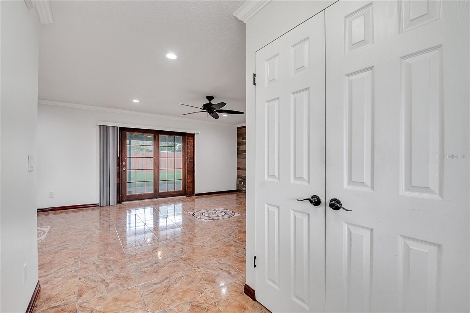 Image 11 of 51 For 219 Iowa Woods Circle W