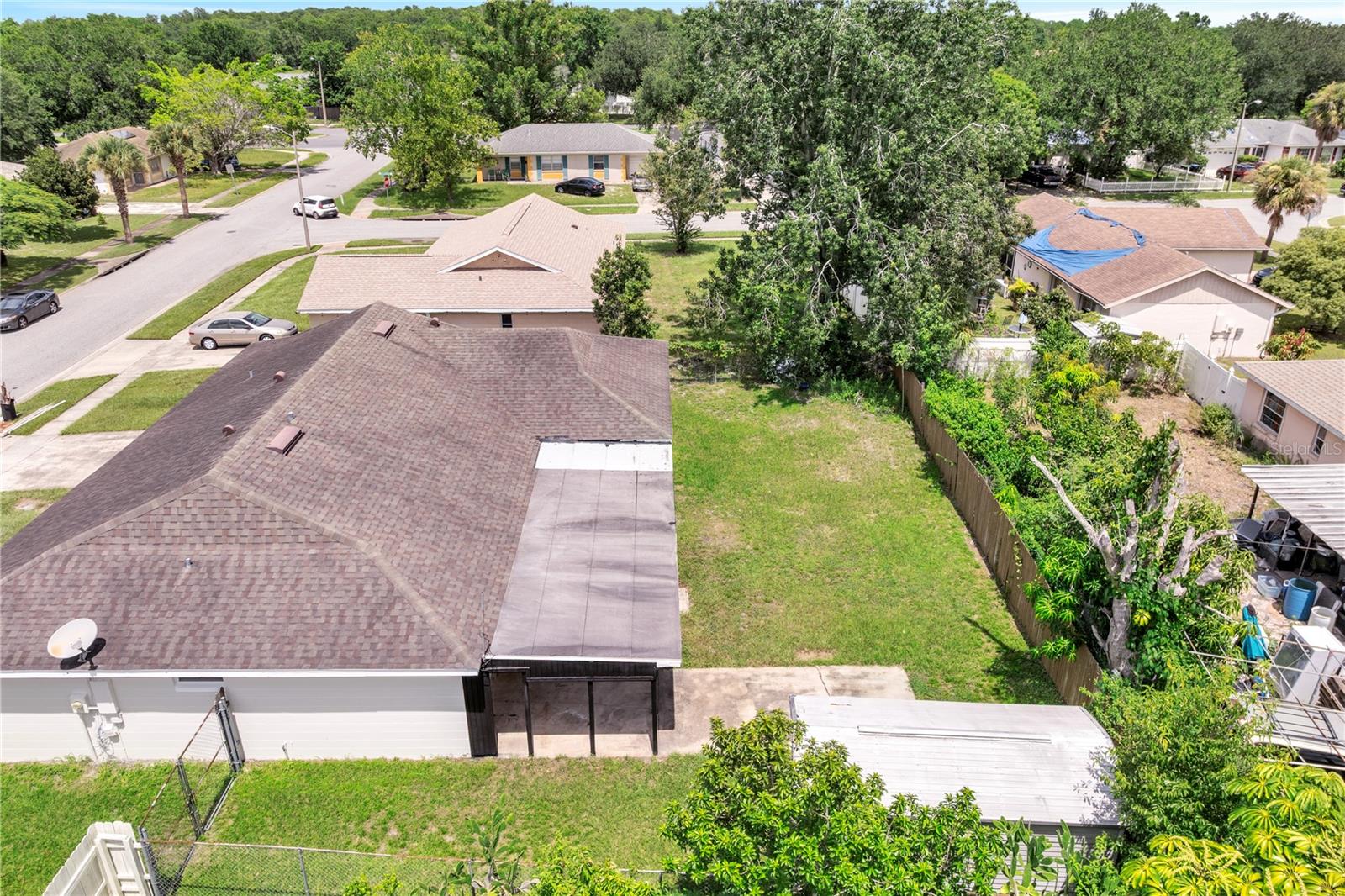 Image 21 of 51 For 219 Iowa Woods Circle W