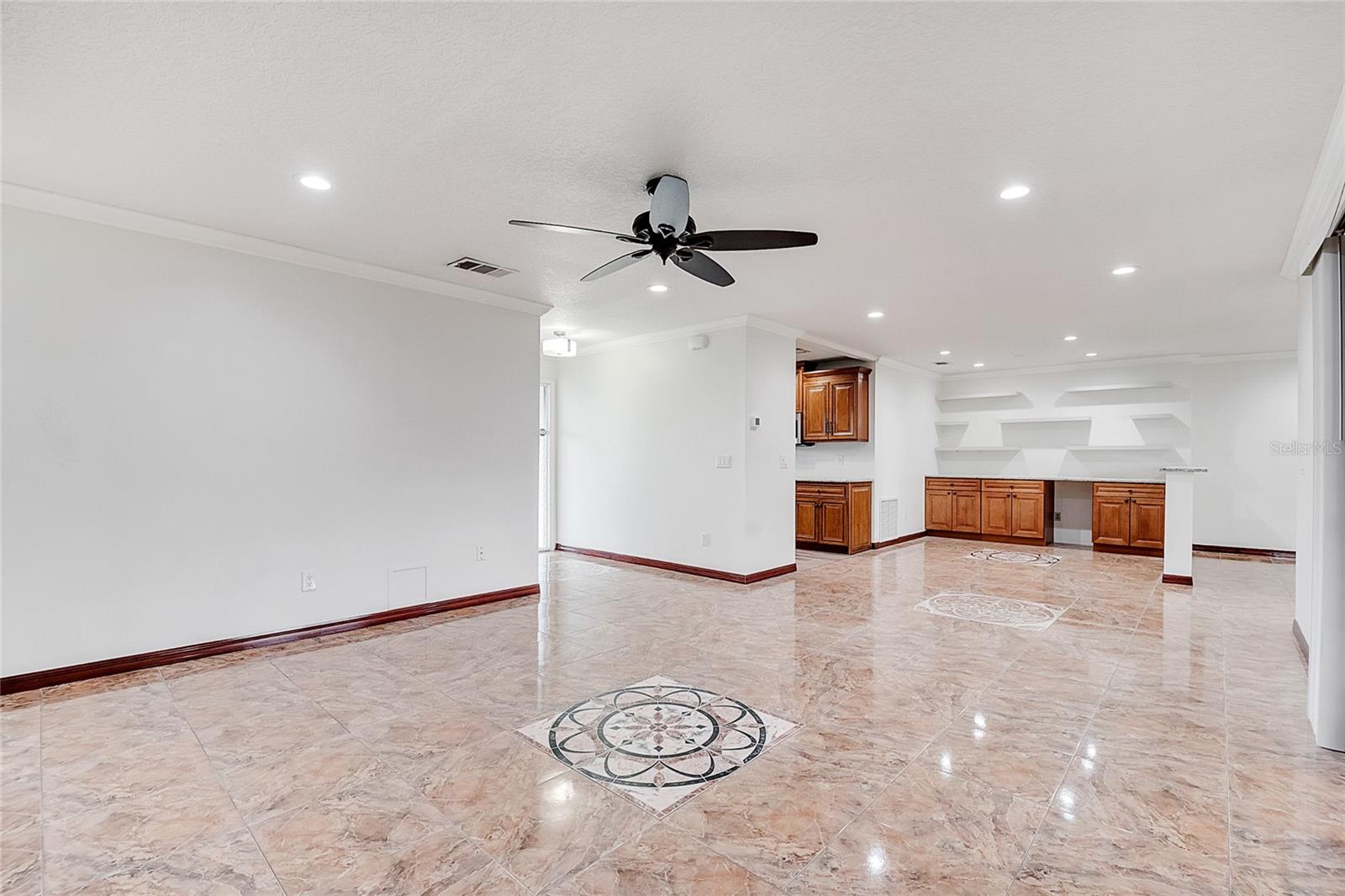 Image 30 of 51 For 219 Iowa Woods Circle W