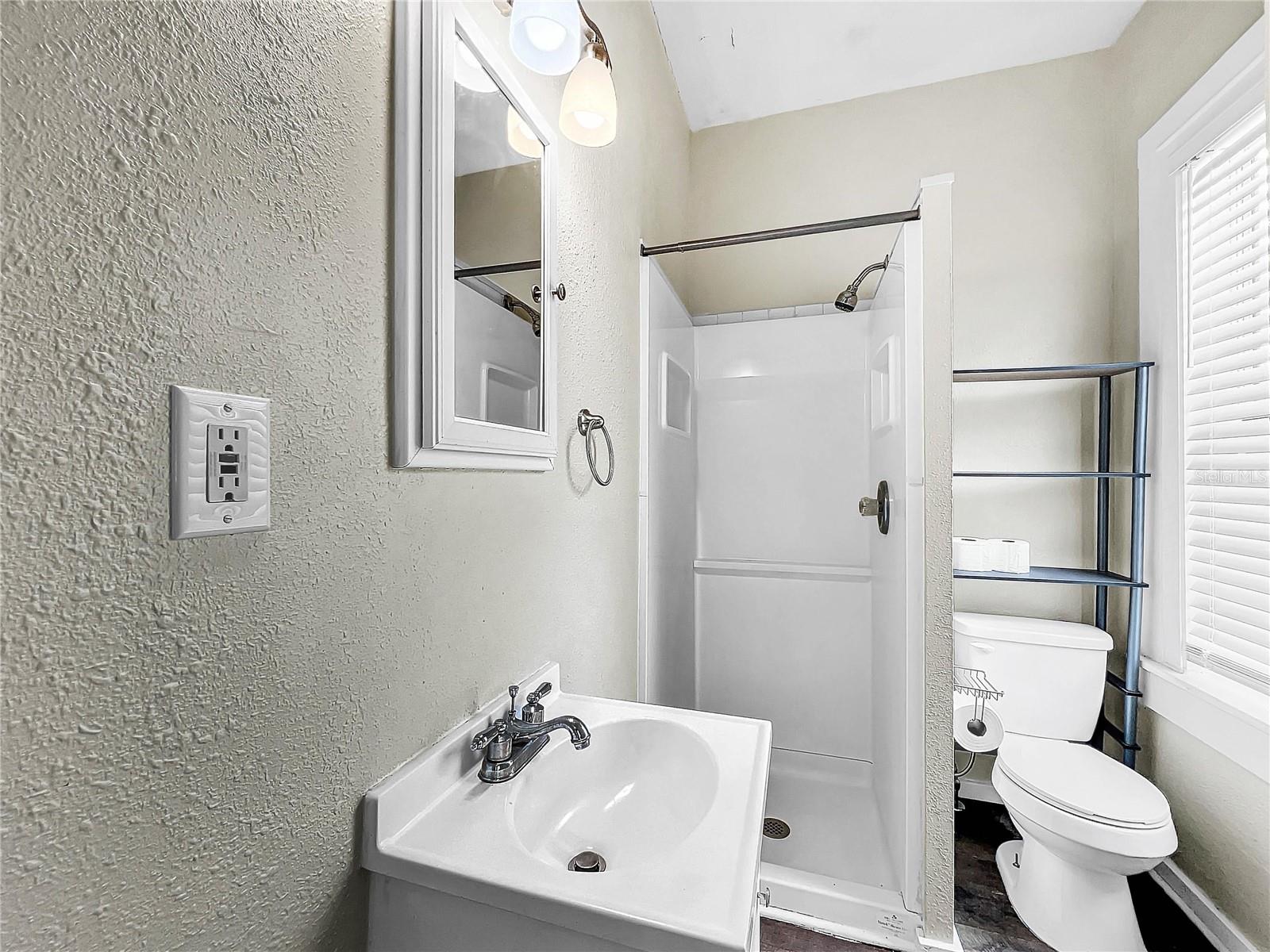 Image 14 of 18 For 731 Avenue A Sw