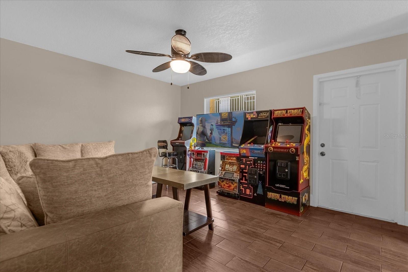 Image 14 of 17 For 709 Michigan Court 2