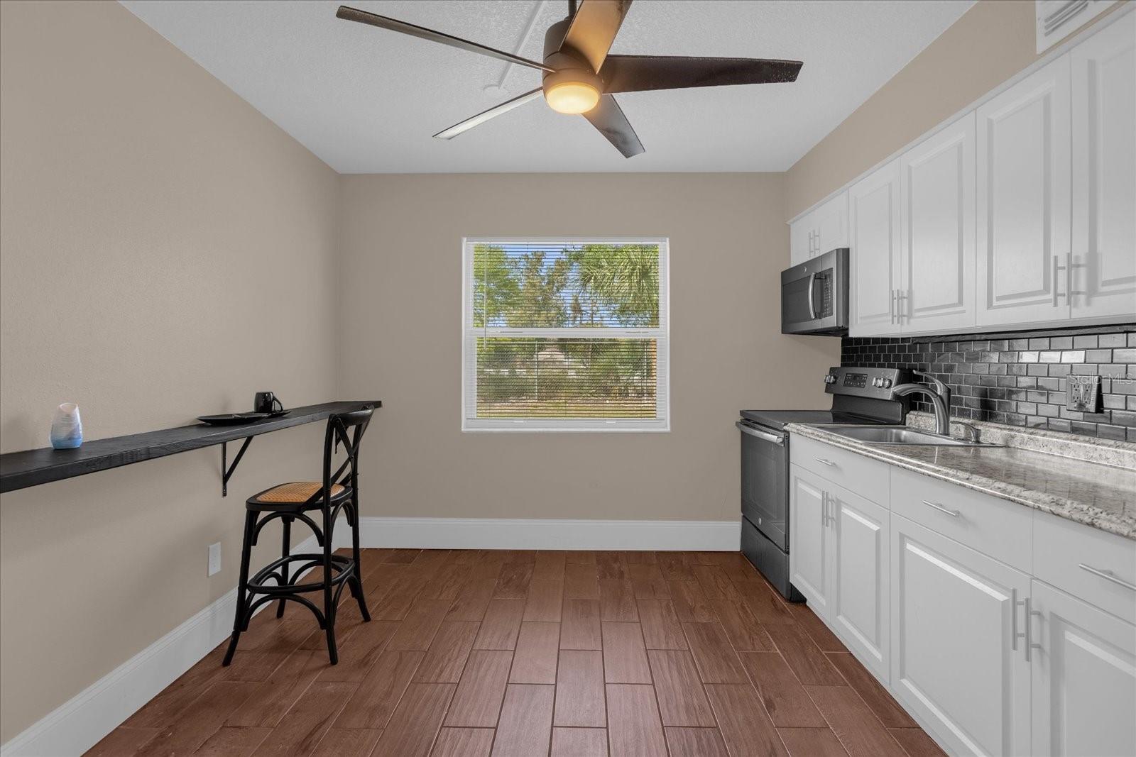 Image 4 of 17 For 709 Michigan Court 2
