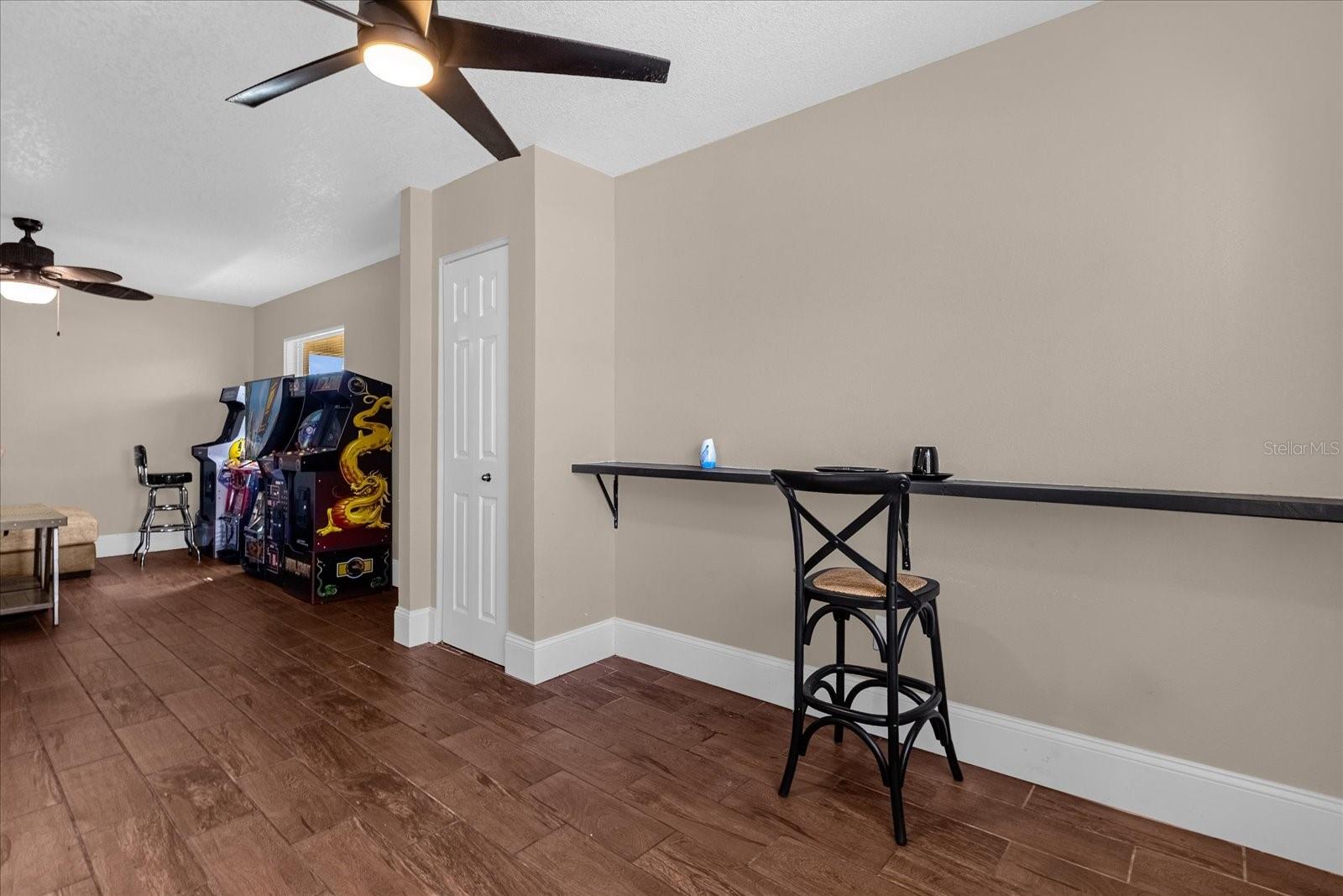 Image 6 of 17 For 709 Michigan Court 2