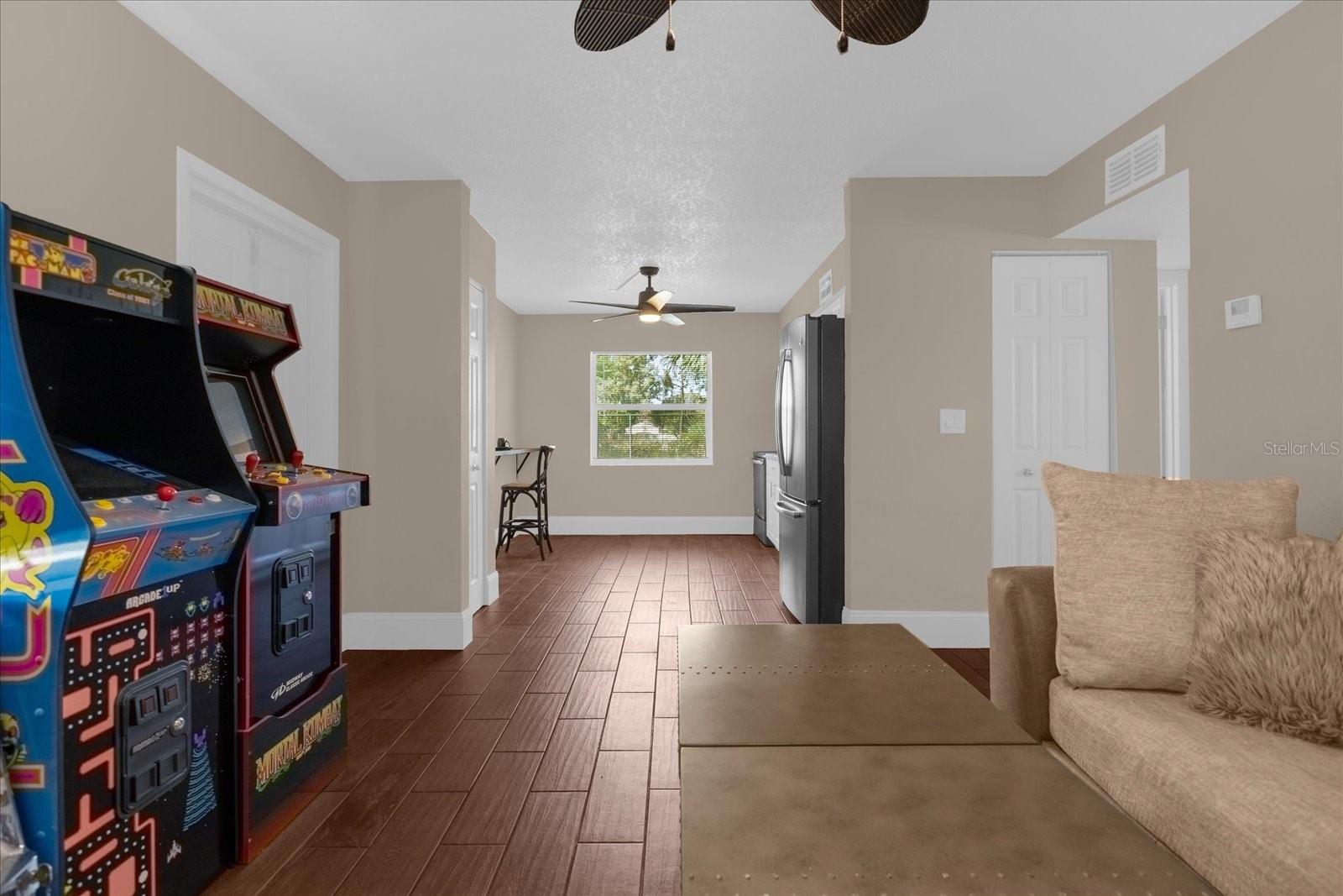 Image 7 of 17 For 709 Michigan Court 2