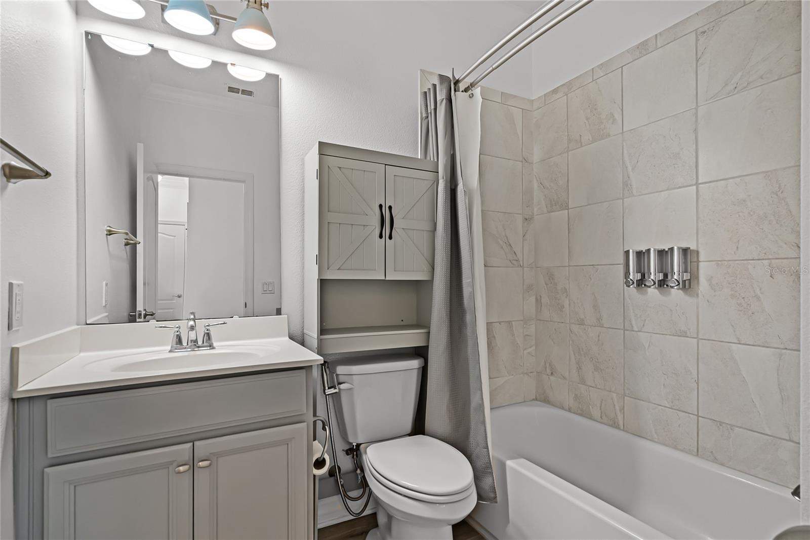 Image 31 of 59 For 1515 Resolute Street