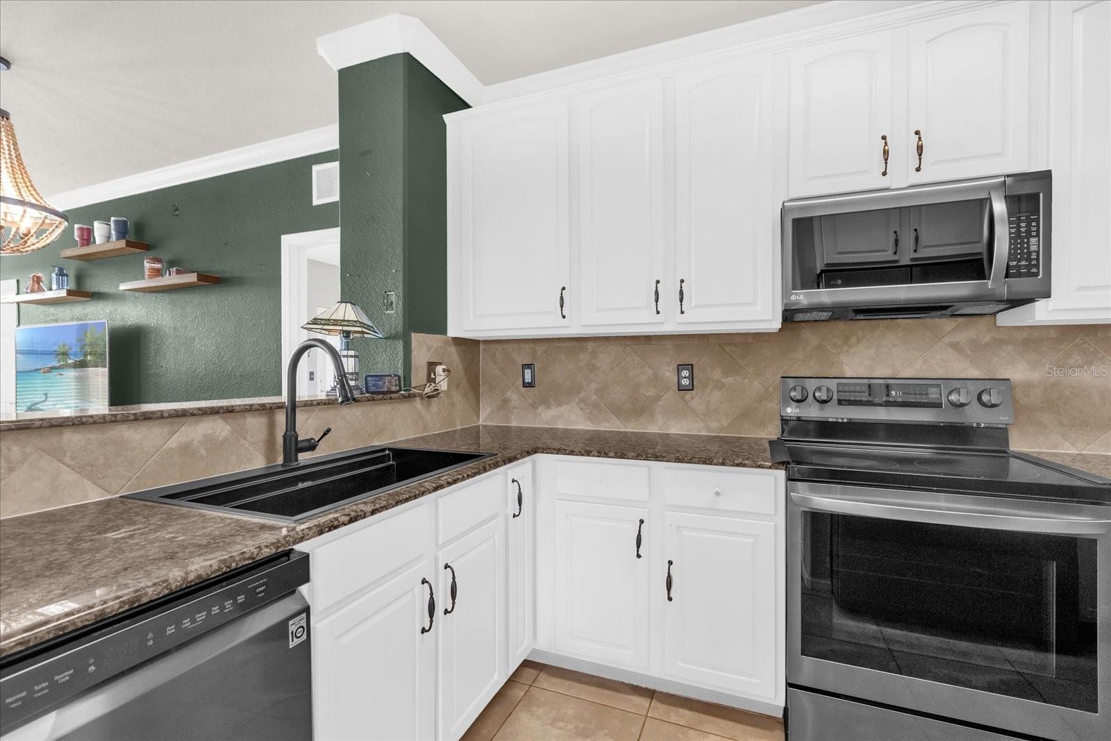 Image 10 of 25 For 914 Charo Parkway 132