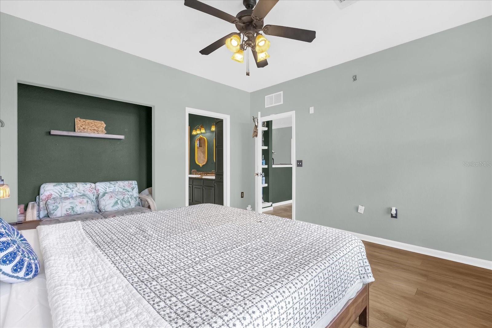 Image 13 of 25 For 914 Charo Parkway 132