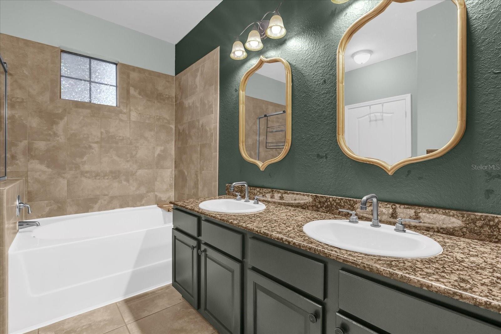 Image 14 of 25 For 914 Charo Parkway 132