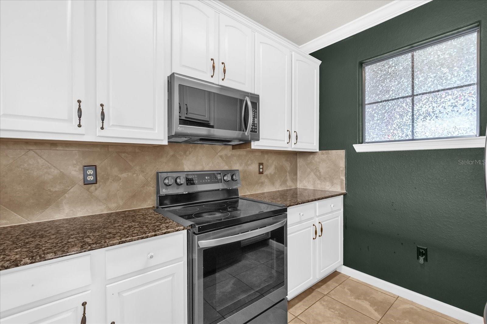 Image 9 of 25 For 914 Charo Parkway 132