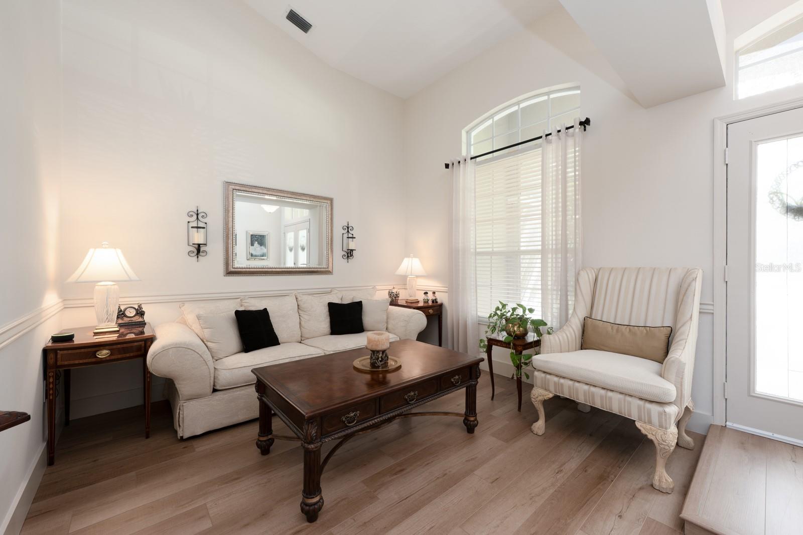 Image 13 of 31 For 920 Ridgeland Court
