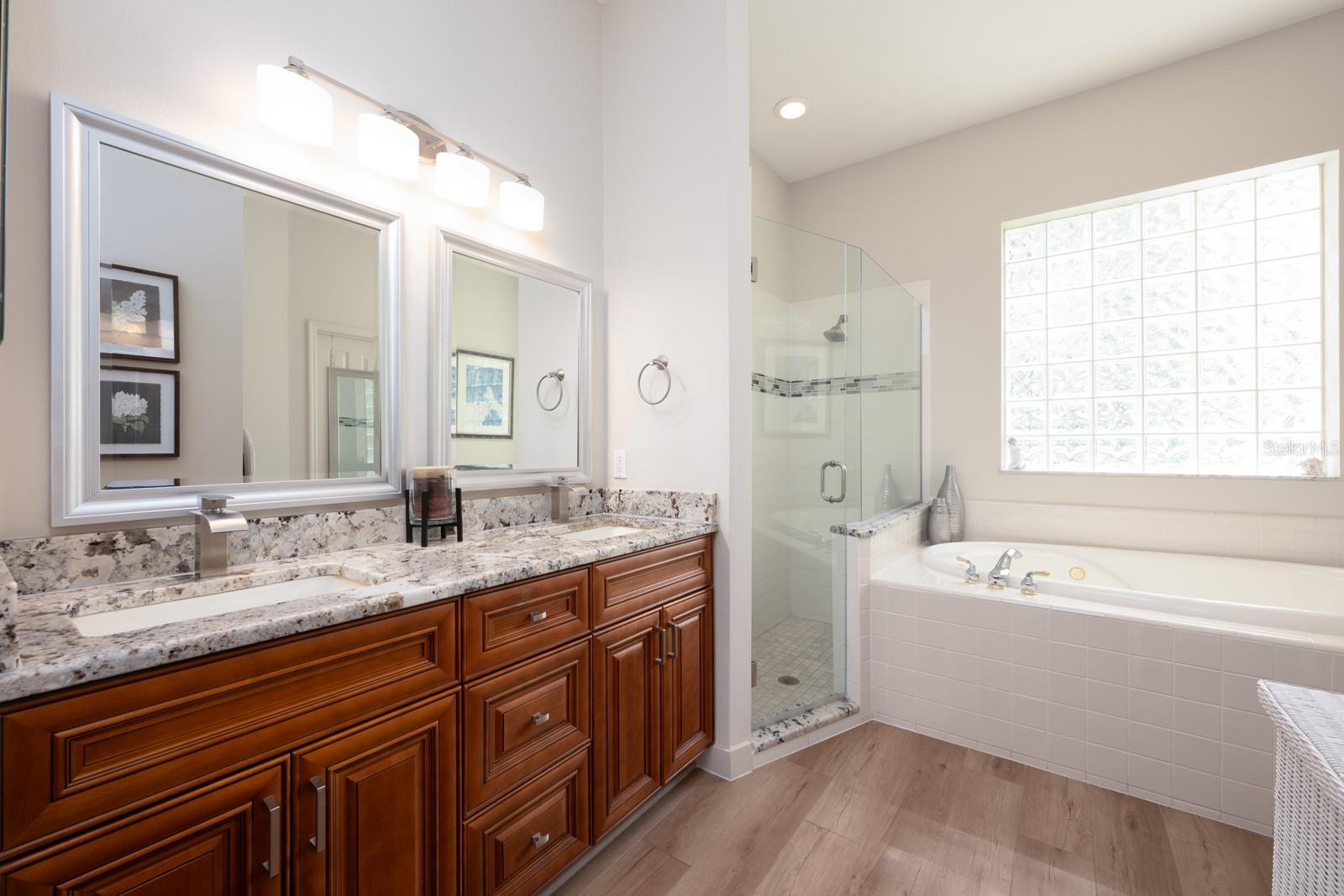 Image 17 of 31 For 920 Ridgeland Court