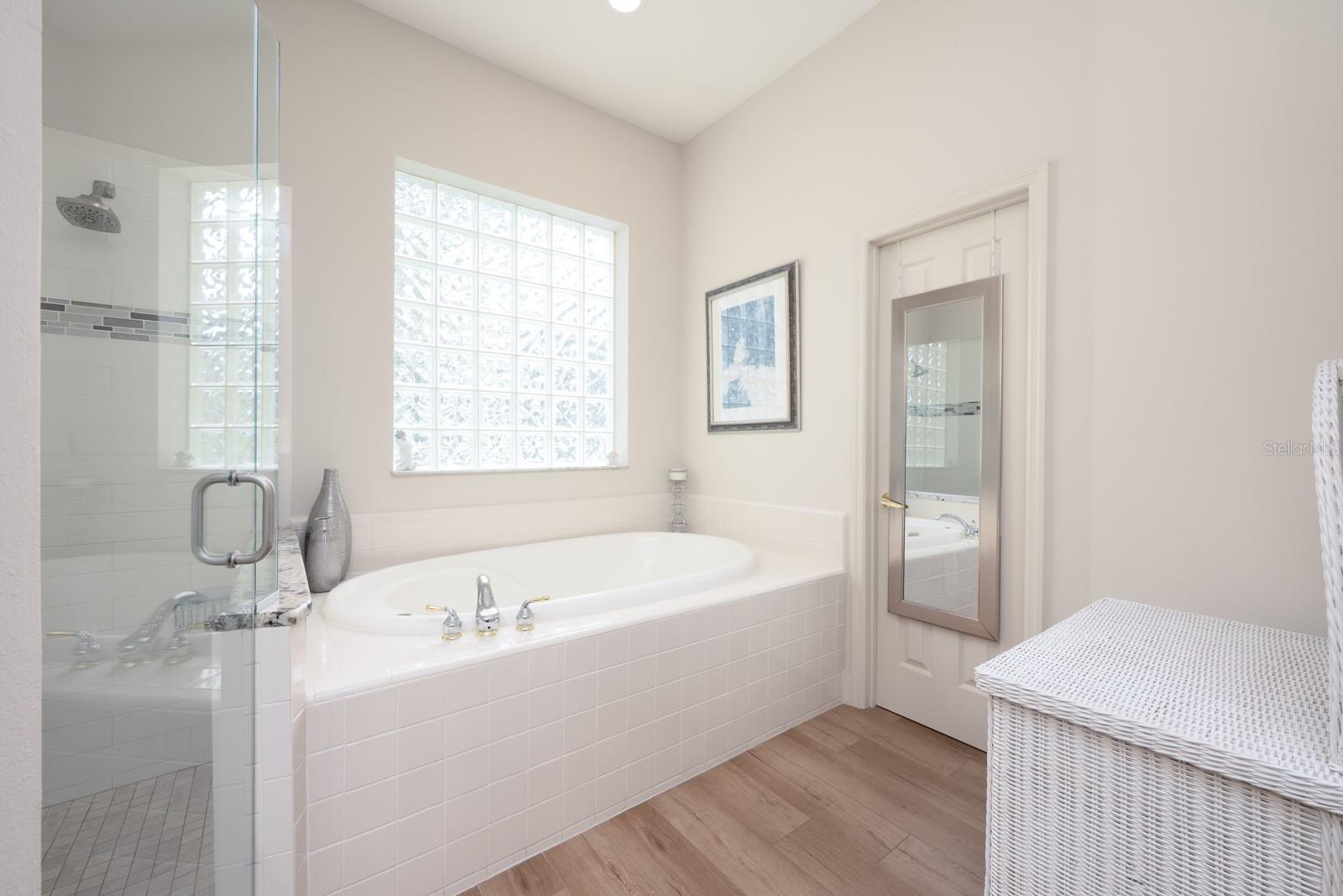 Image 18 of 31 For 920 Ridgeland Court