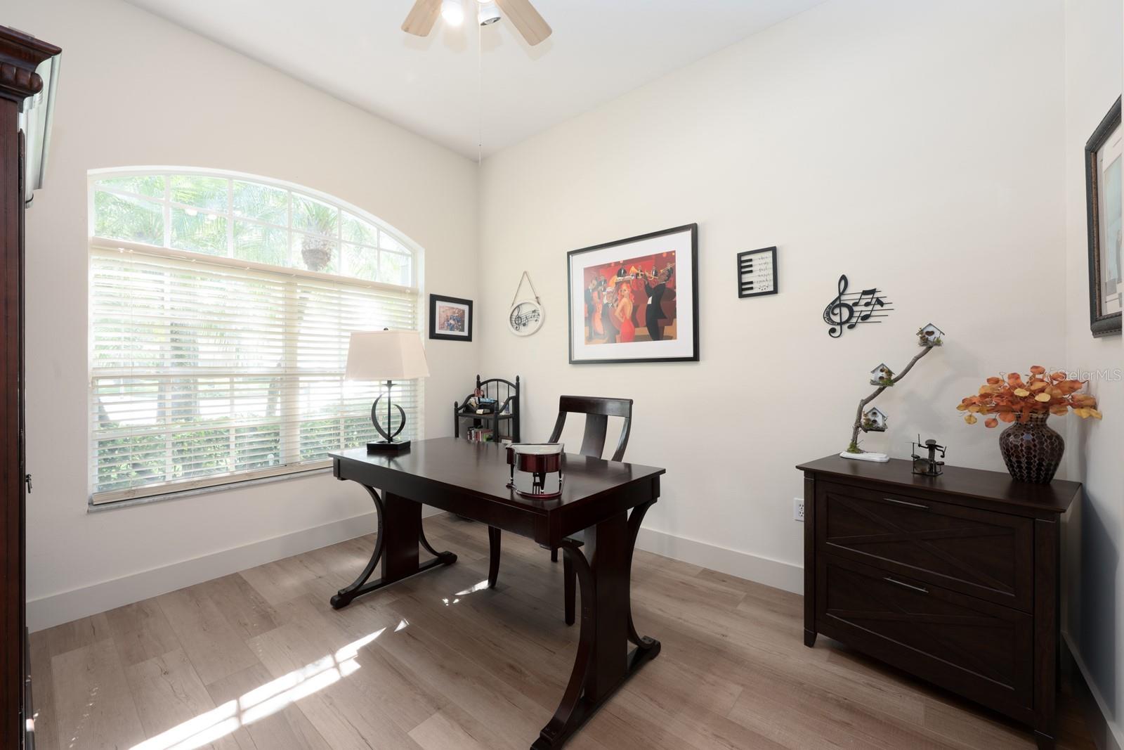 Image 22 of 31 For 920 Ridgeland Court