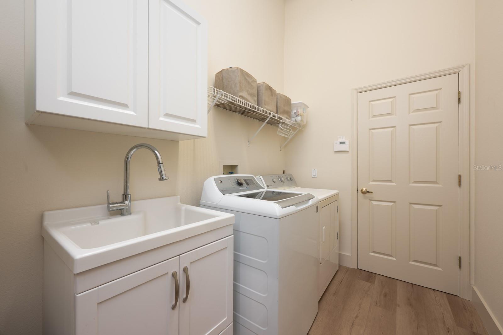 Image 23 of 31 For 920 Ridgeland Court