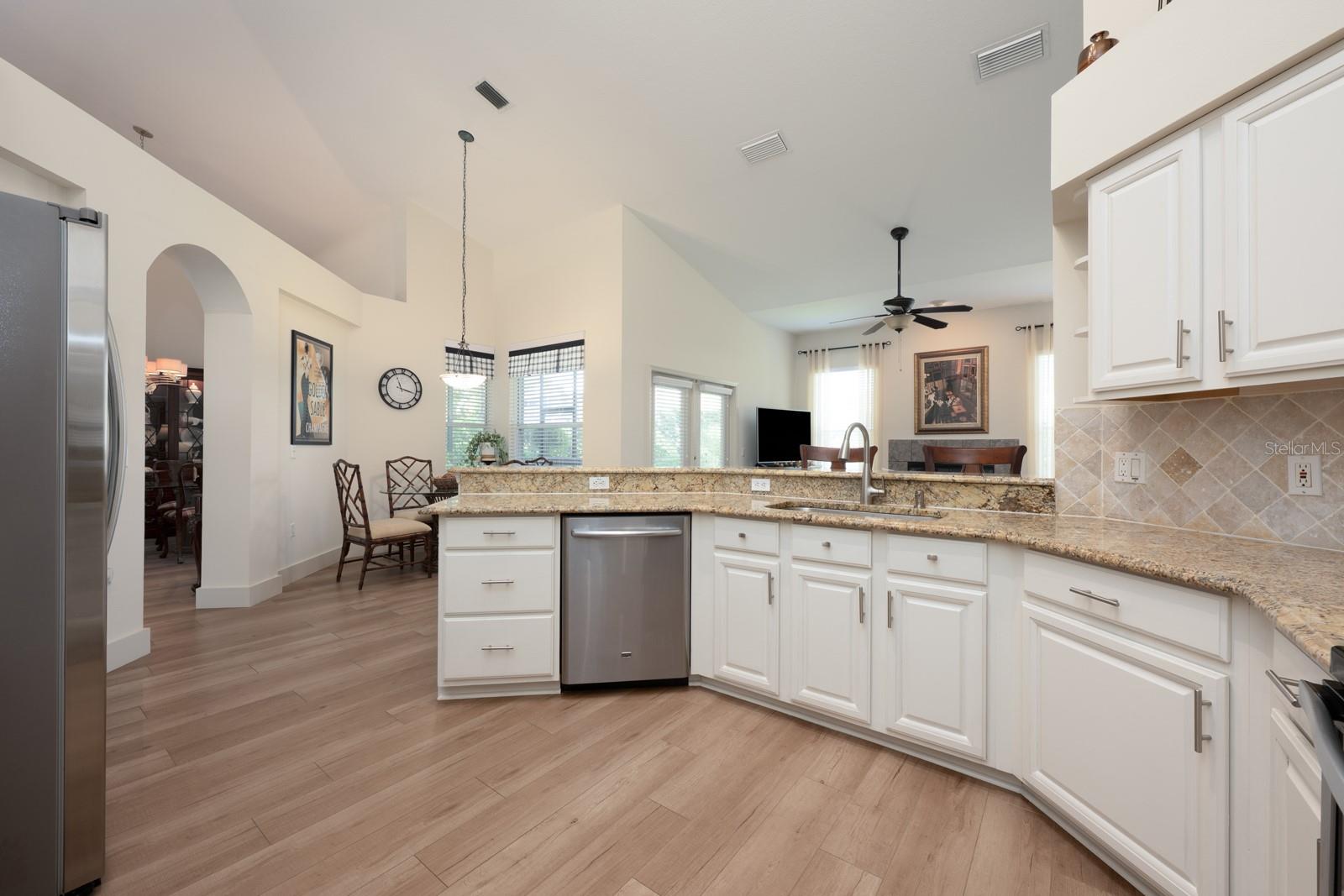 Image 6 of 31 For 920 Ridgeland Court