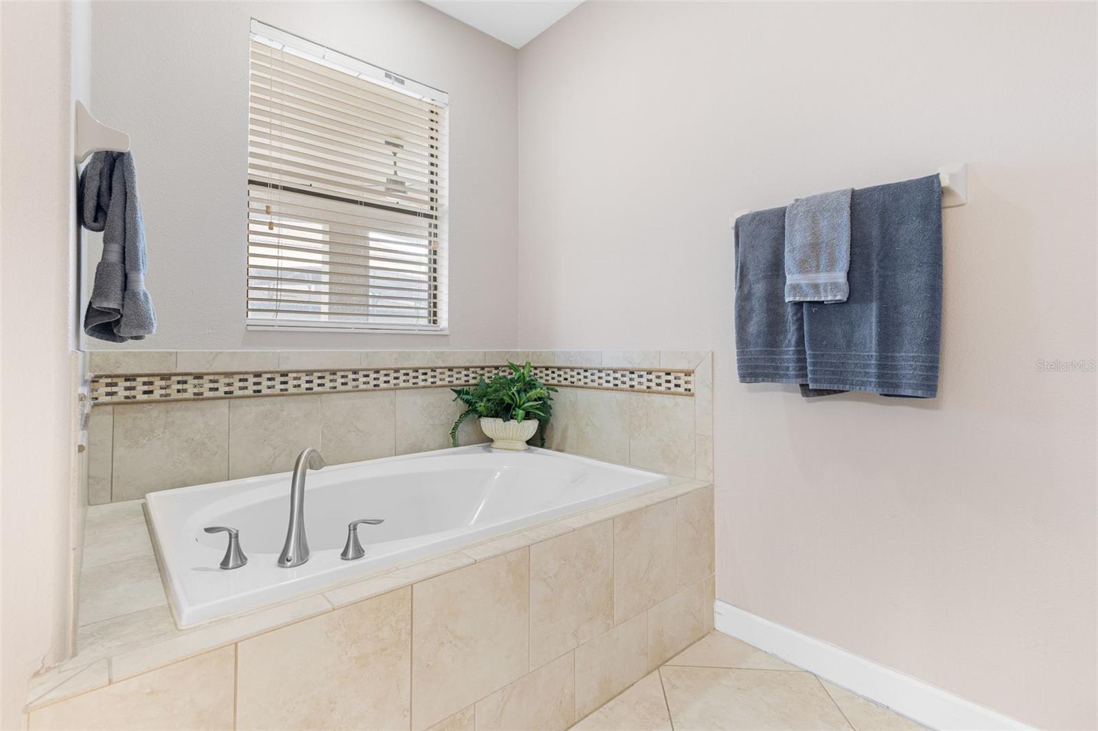 Image 24 of 50 For 1419 Wexford Way