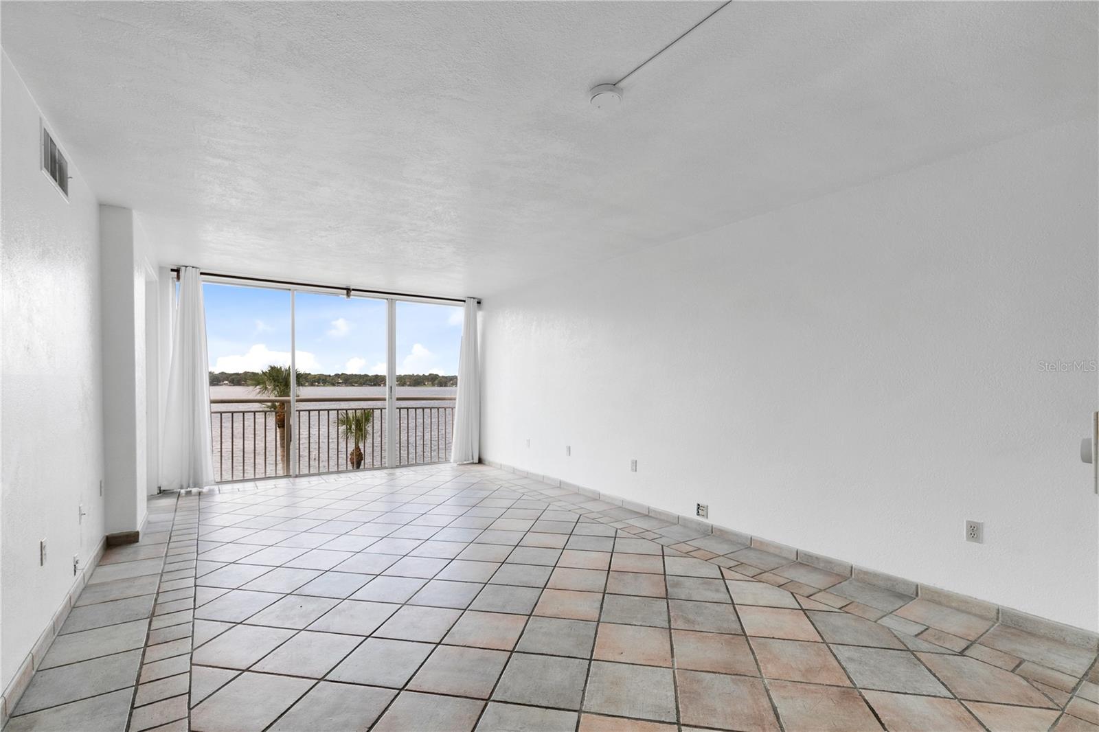 Image 6 of 30 For 690 Osceola Avenue 407