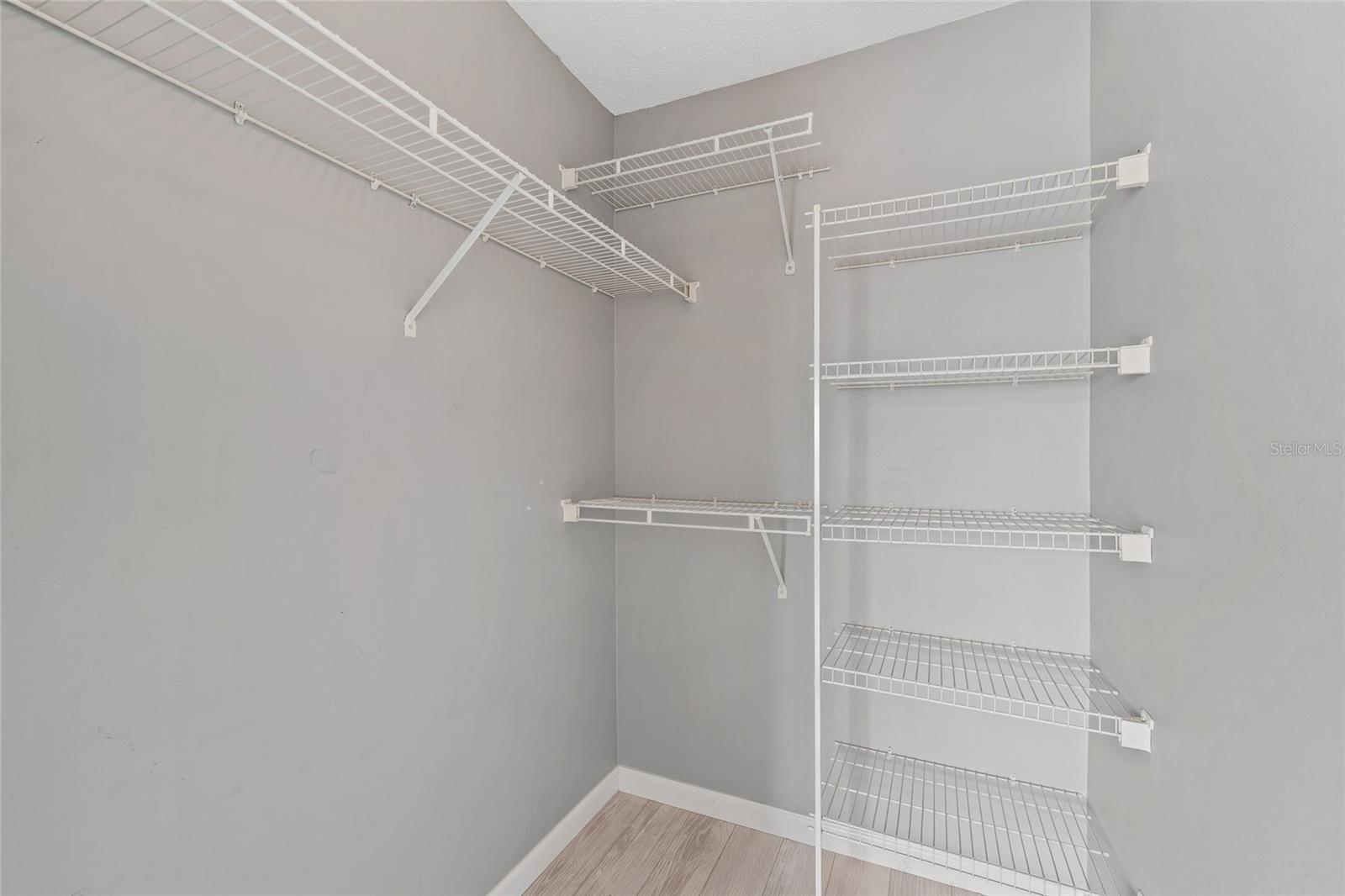 Image 19 of 25 For 1920 Summer Club Drive 300