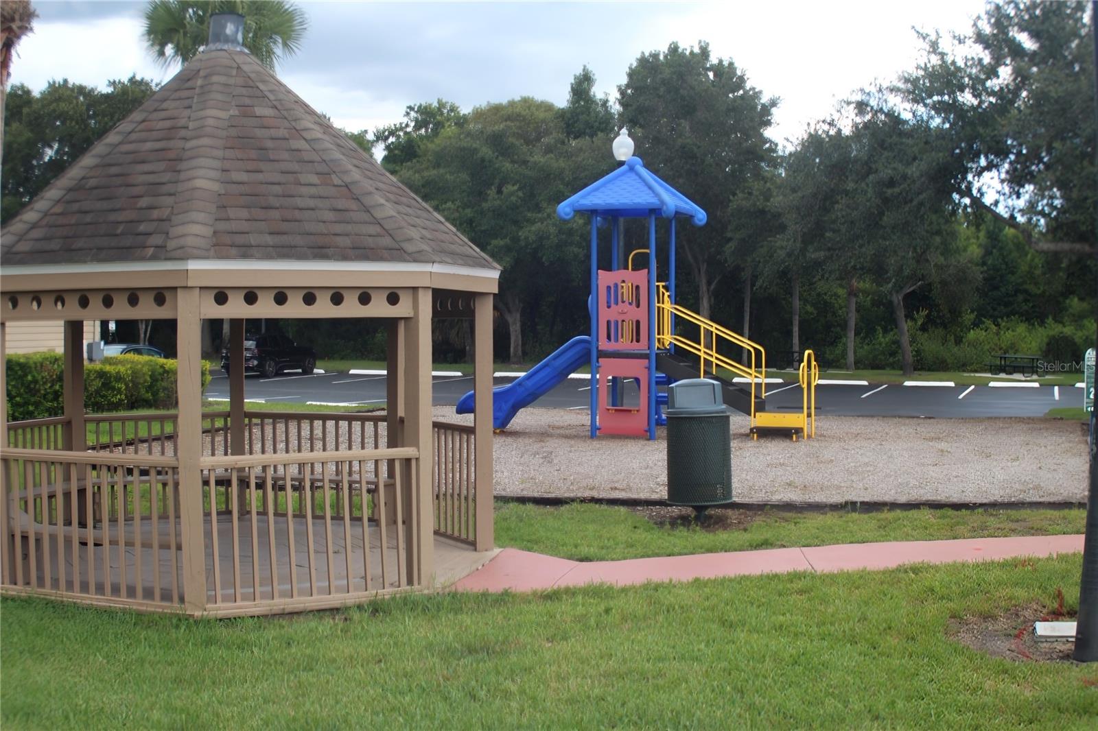 Image 22 of 25 For 1920 Summer Club Drive 300