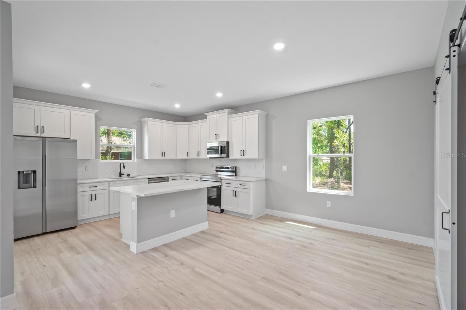 Listing photo id 11 for 13344 75th Court
