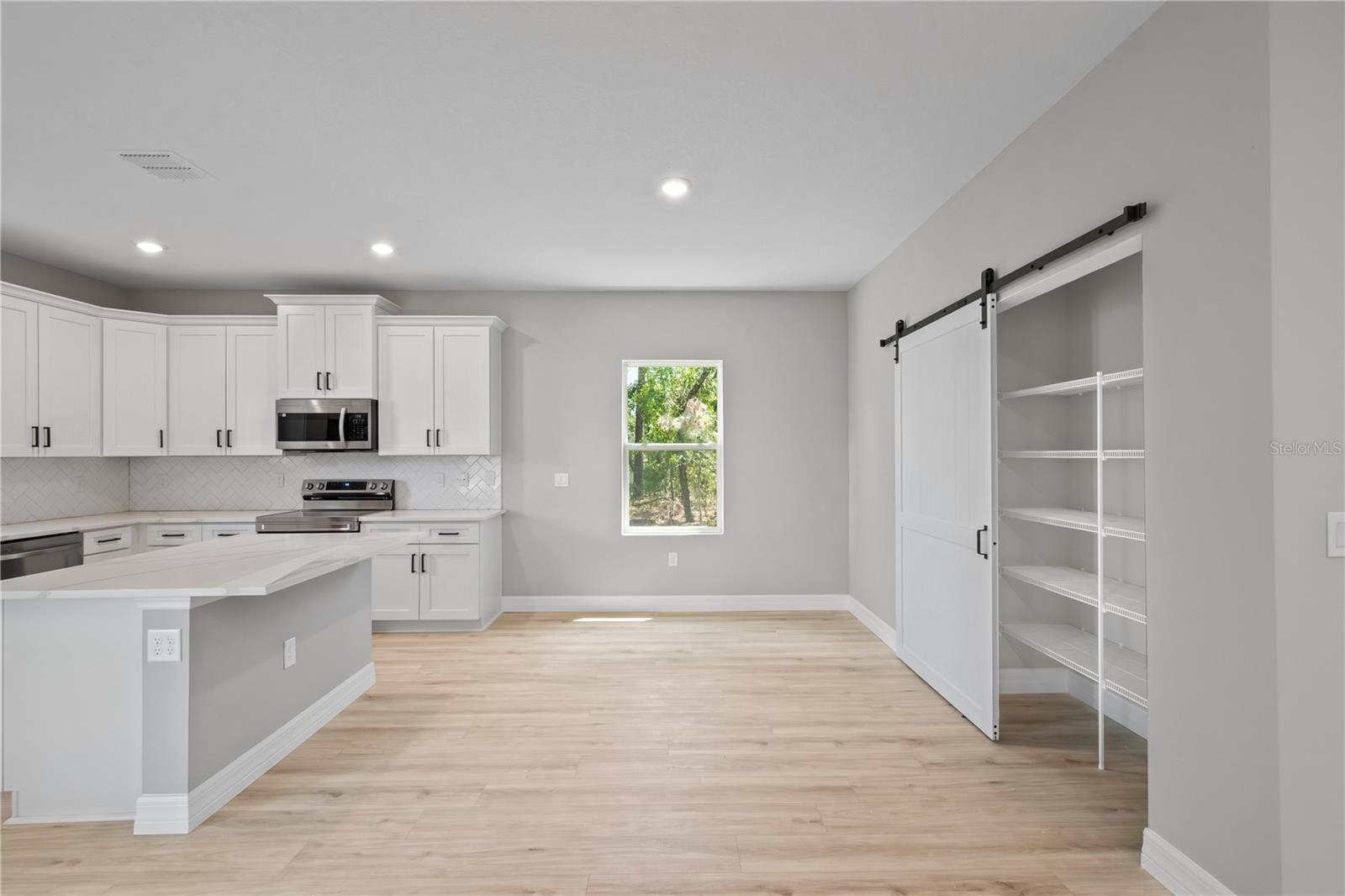 Listing photo id 12 for 13344 75th Court