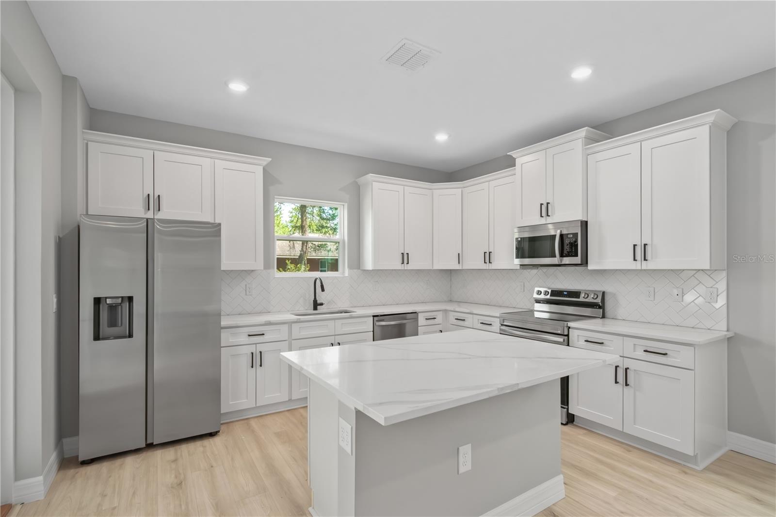 Listing photo id 14 for 13344 75th Court