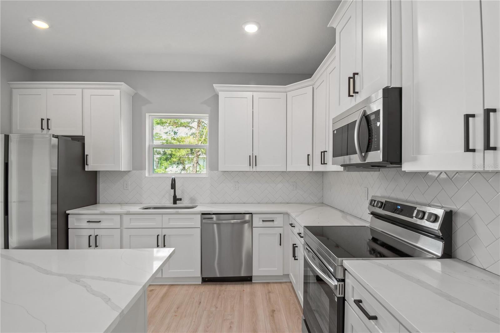 Listing photo id 17 for 13344 75th Court