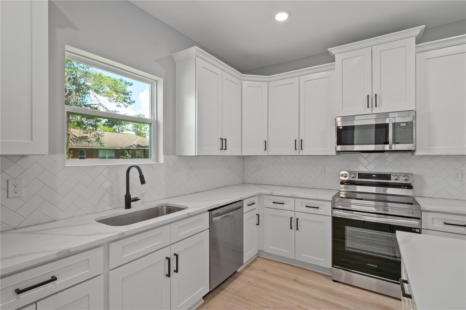 Listing photo id 18 for 13344 75th Court