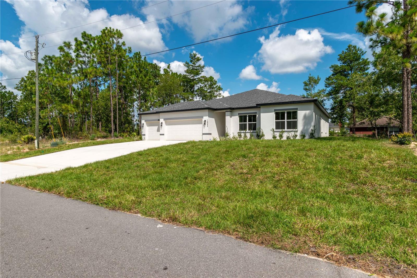 Listing photo id 1 for 13344 75th Court