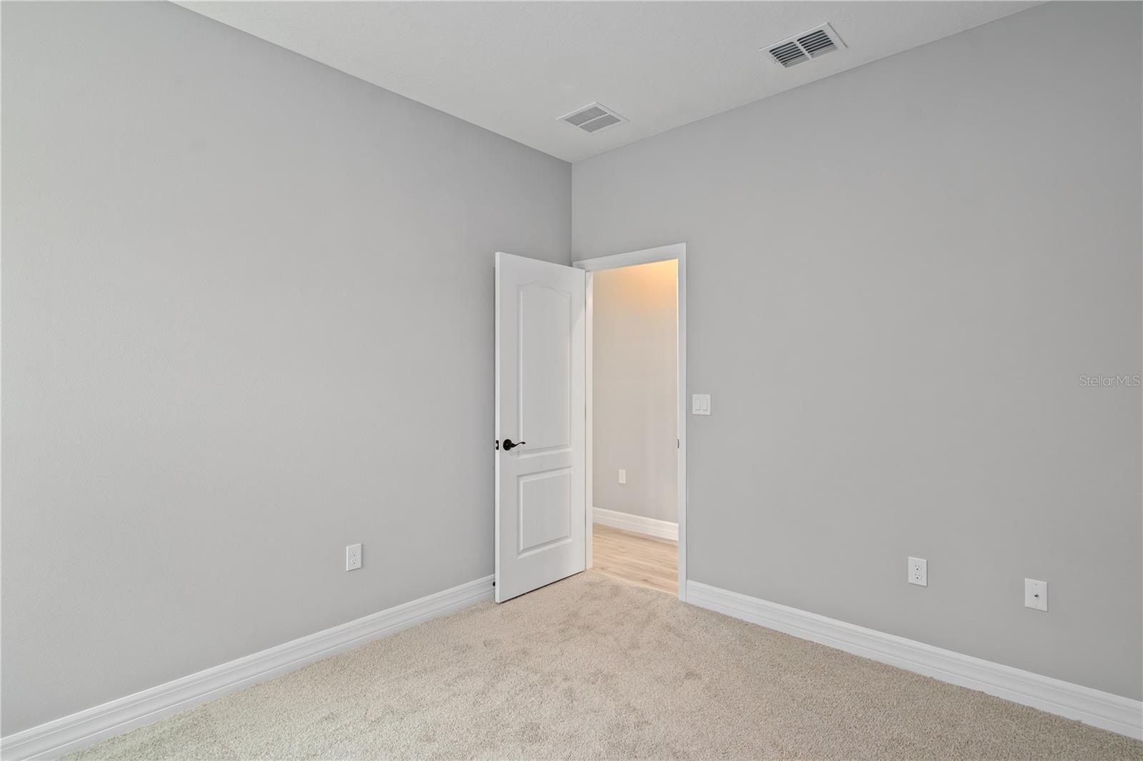 Listing photo id 31 for 13344 75th Court