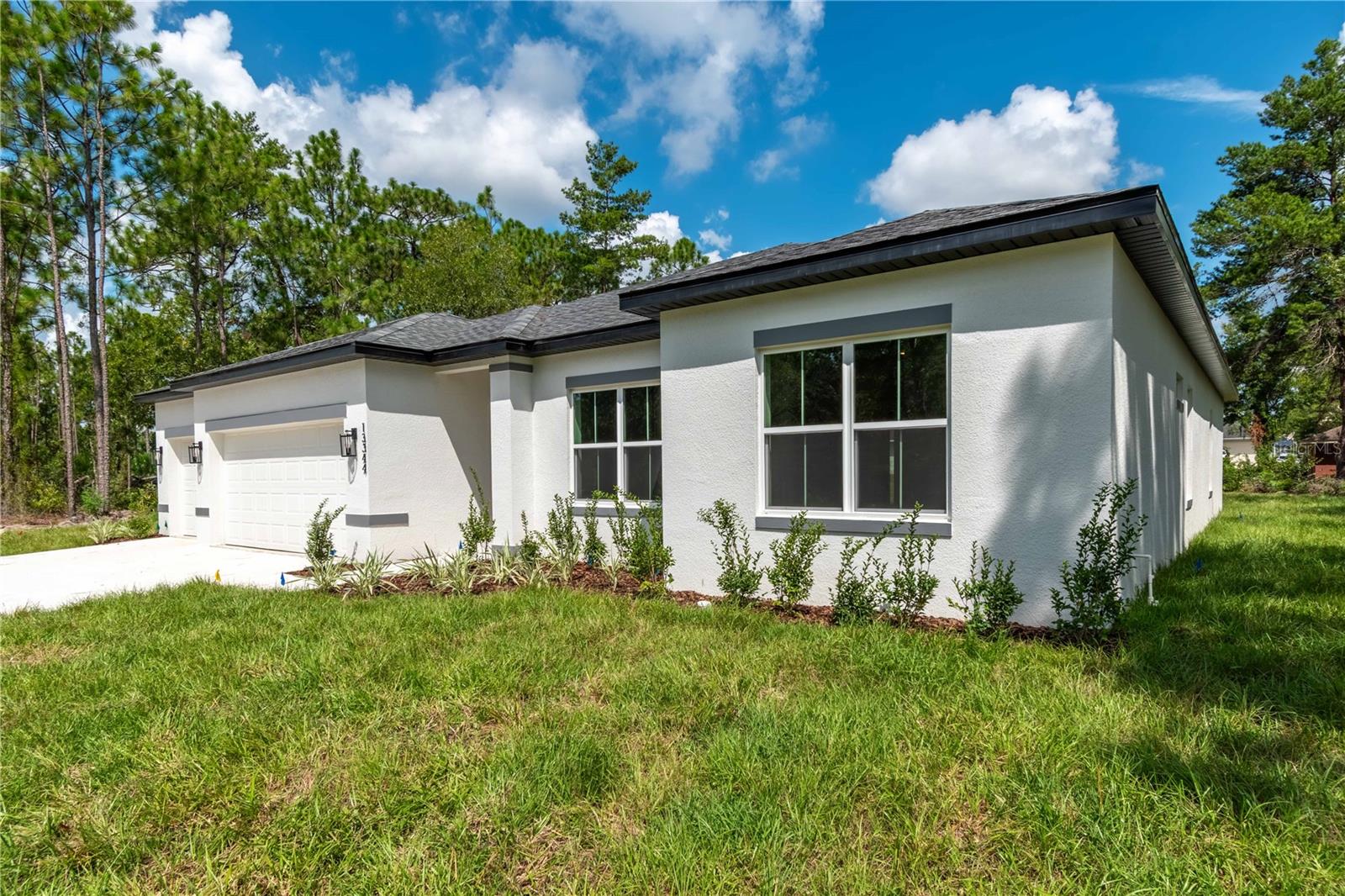 Listing photo id 2 for 13344 75th Court