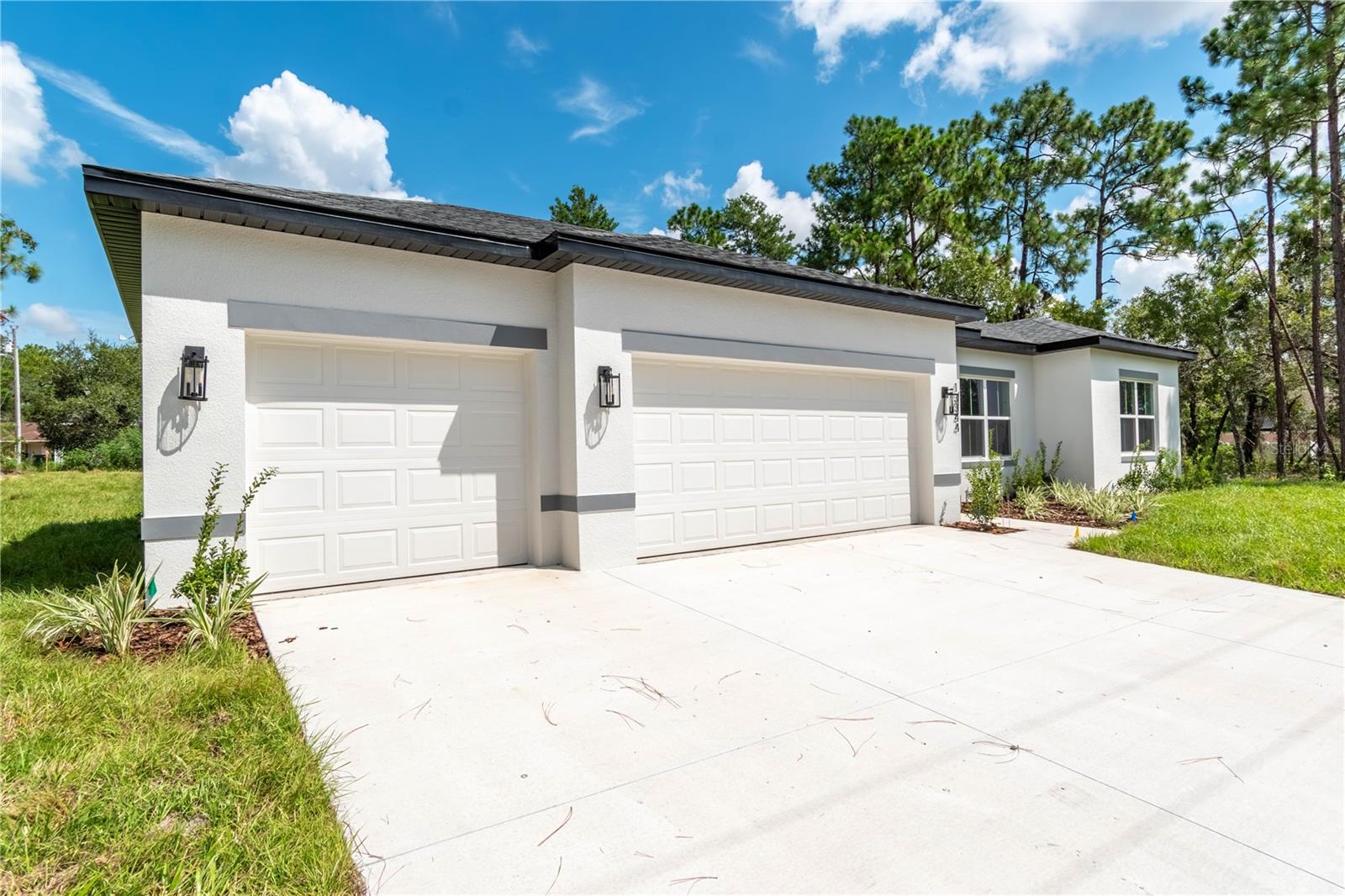 Listing photo id 3 for 13344 75th Court