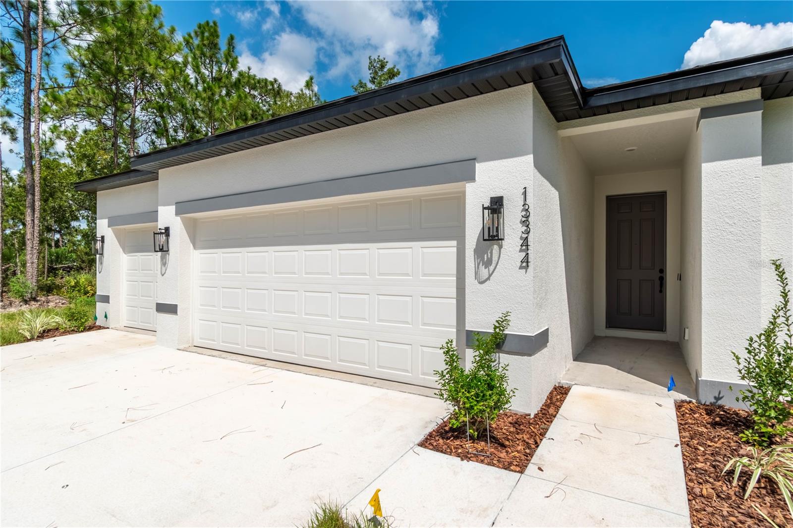 Listing photo id 4 for 13344 75th Court