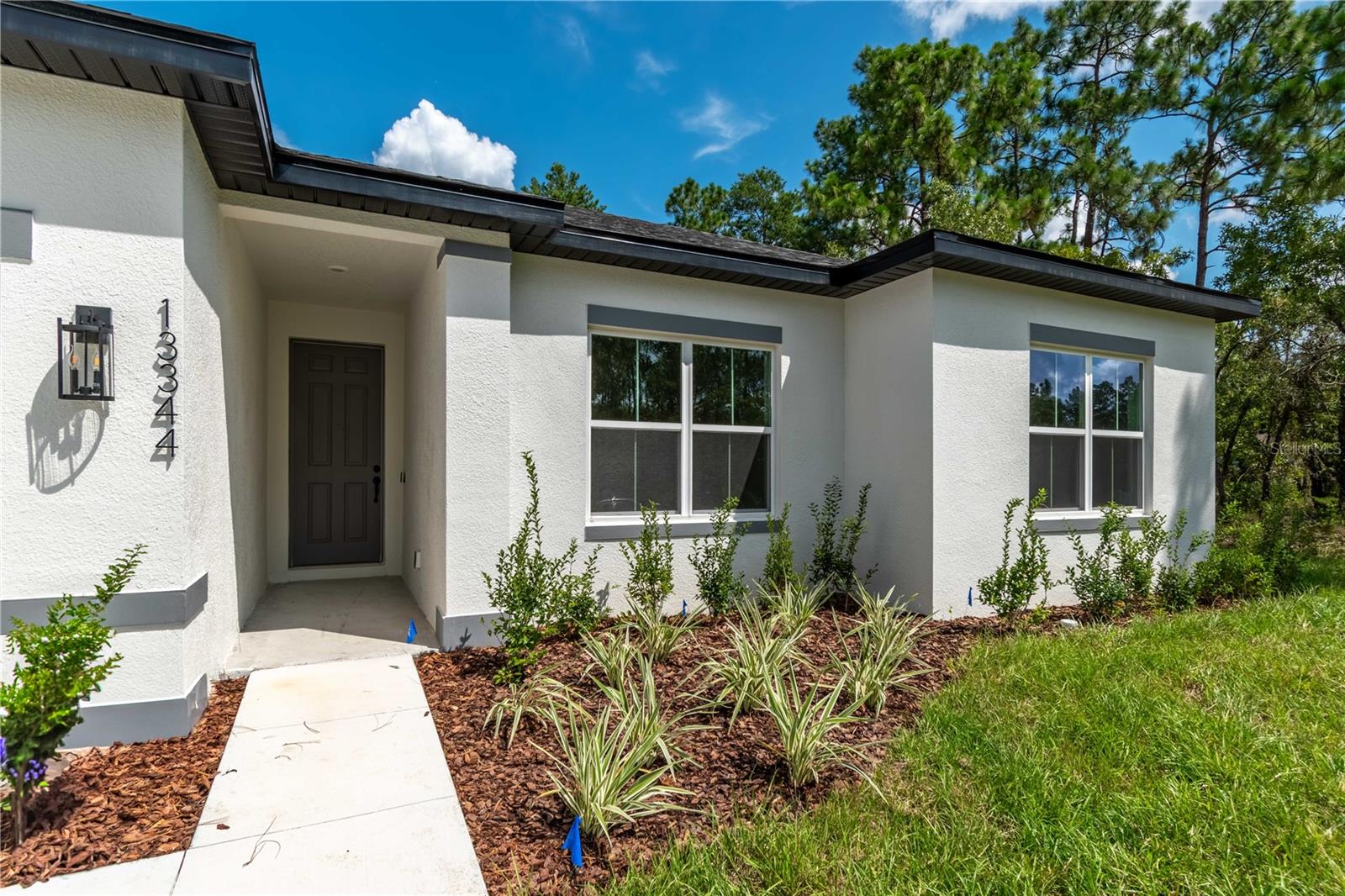 Listing photo id 5 for 13344 75th Court