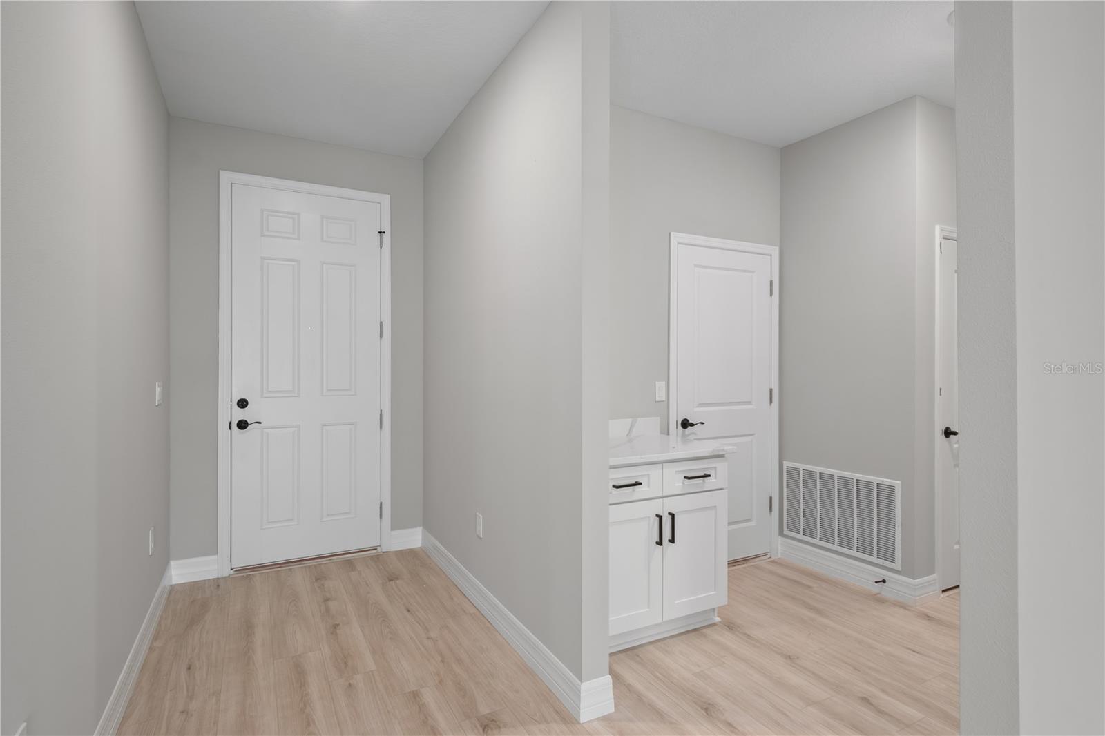 Listing photo id 6 for 13344 75th Court