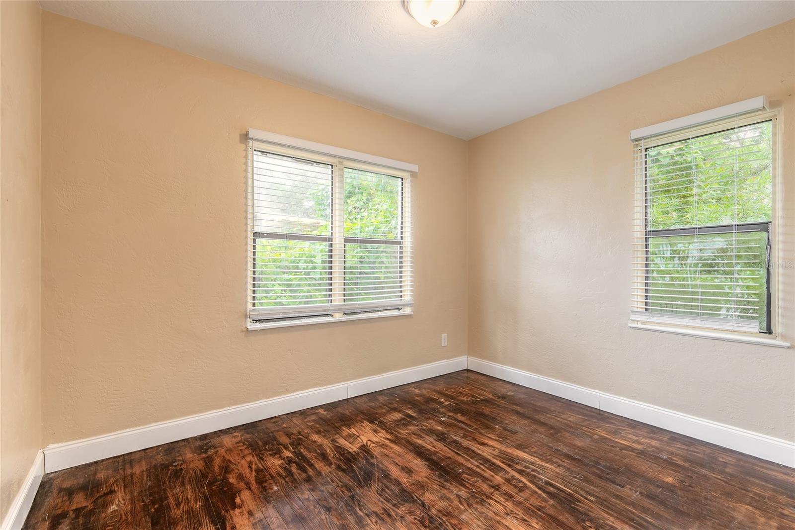 Image 18 of 37 For 730 Flanders Avenue