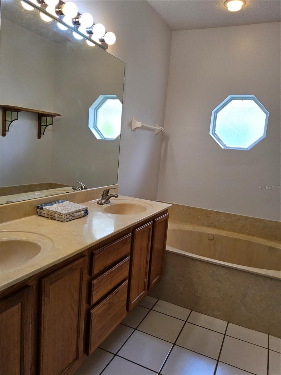 Image 16 of 28 For 8023 St. Andrews Way