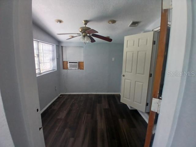 Image 15 of 33 For 839 Conreid Drive Ne